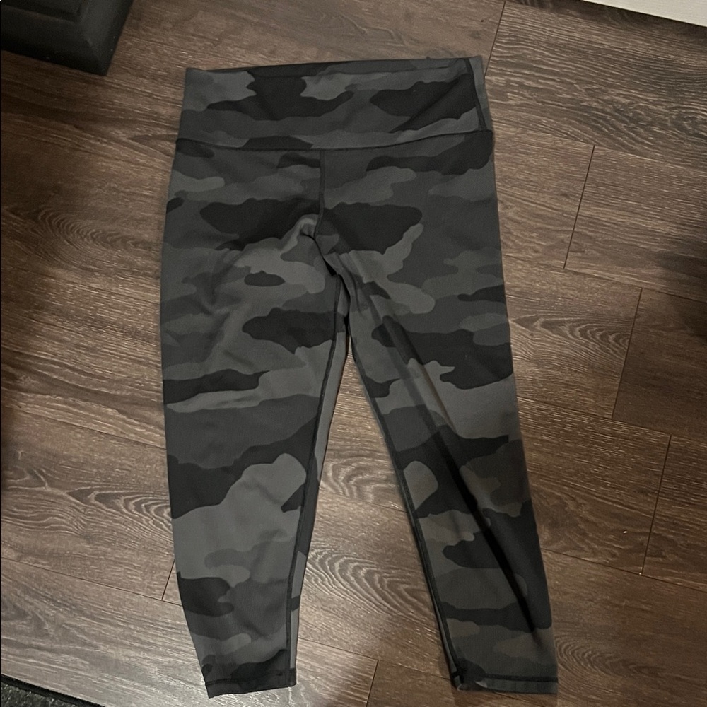 Aerie Black and Gray Camouflage Leggings